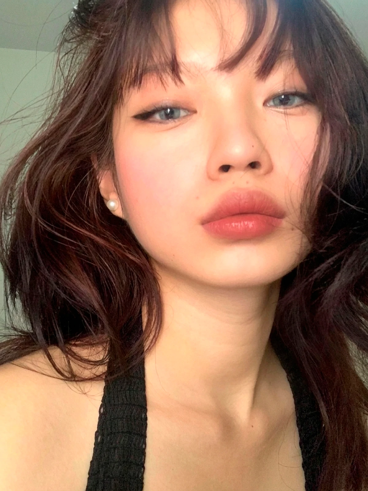 Lentes de contacto Polar Lights Blue Grey de Freshlady en ojos oscuros